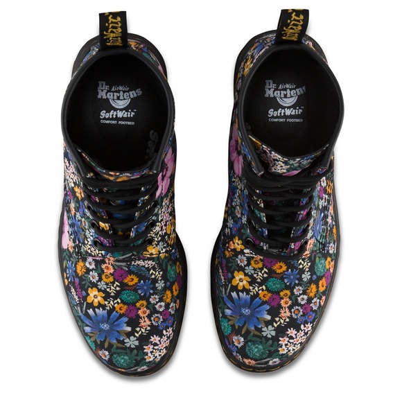 *** SALE *** Dr. Martens Women's Newton Wanderlust - Picture 5 of 5